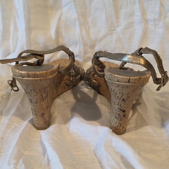 (J36) Unlisted Gold Wedge Sandals with Braided Straps - Picture 4 of 5